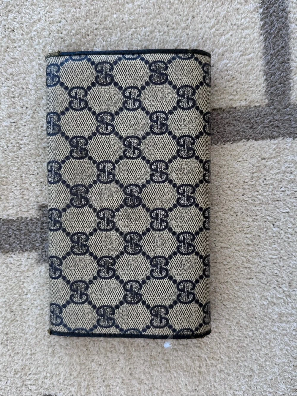 100% authentic vintage Gucci wallet